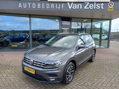 VOLKSWAGEN TIGUAN 1.5 TSI ACT DSG Comfortline Business, Airco(automatisch), Multimediasysteem, Cruise control(adaptief), Panorama/schuifkanteldak, Telefoonintegratie, Parkeersensoren, Spraakbediening, Dimlicht automatisch, Elektrische ramen en spiegels(inklapbaar), Zeer...