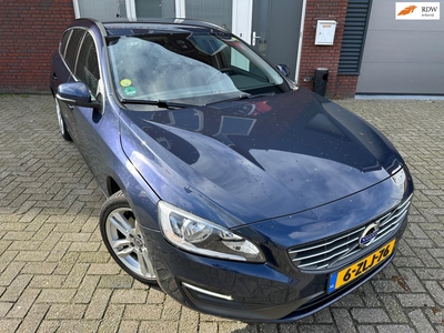 VOLVO V60 2.0 D4 R-Design/ Navi / PDC / Cruise / Clima / NAP