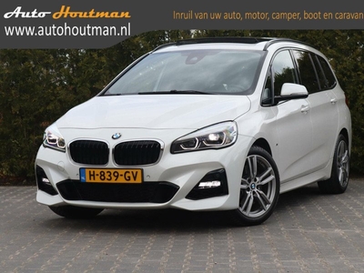 BMW 2-serie Gran Tourer 220i 192 pk automaat 7persoons. High Executive M EDITION PANODAK|LEDER|CAMERA|FULL LED|NAVI|HEAD UP DISPLAY|FLIPPERS|ELEKTR. KOFFERKLEP.