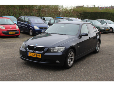 BMW 3-serie 318d Airco/Navi/Cruise/Parkeersensoren achter/Alarm klasse 3/Centrale vergrendeling/Licht metalen velgen 2E PAASDAG GEOPEND VAN 12:00 TOT 16:00