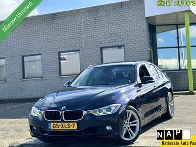 BMW 3-serie 320i Upgrade Edition|Groot Scherm Leer Xenon NAP