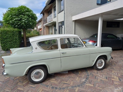 Ford Anglia- 105E in zeer mooie en roestvrije staat.