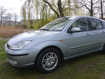 Ford Focus 1.6-16V Ghia*5deurs*airco*bluetooth*trekhaak