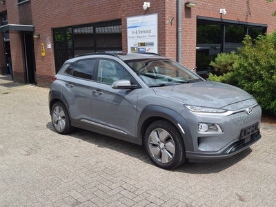 Hyundai KONA EV Premium 64 kWh | SUNROOF | TREKHAAK | HUD | LEDER |