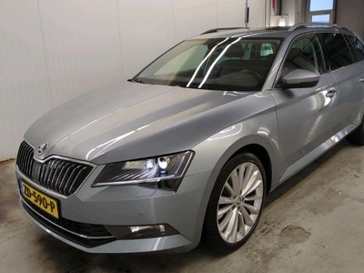 Škoda Superb Combi 1.5 TSI ACT Ambition Business Trekhaak / Panoramadak / Aico-ecc./ Xenon / Navigatie /