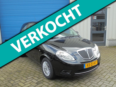 Lancia Ypsilon 1.2 Argento NIEUWE BANDEN APK