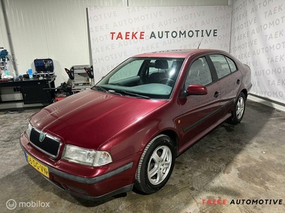 Skoda Octavia 1.6 GLX 1e EIG/dak raam