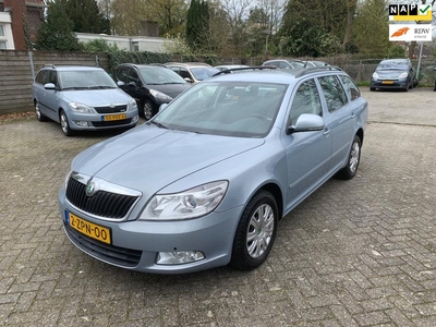 Skoda Octavia Combi 1.6 TDI Elegance // Automaat // Navi