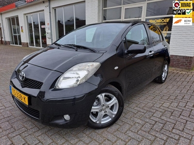 Toyota Yaris 1.3 VVT-i Aspiration 5 drs in zeer complete en nette staat !