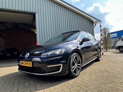 Volkswagen Golf 1.4 TSI GTE NAP Panorama dak Apple CarPlay stoelverwarming Camera Navi Pdc Trekhaak