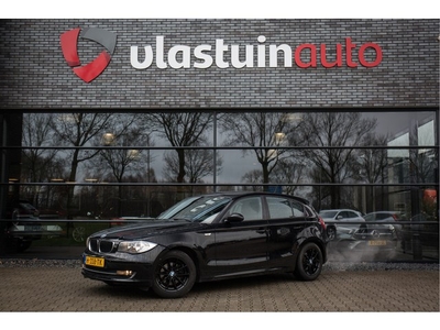 BMW 1-serie 116i Introduction, Rijd remt schakelt goed