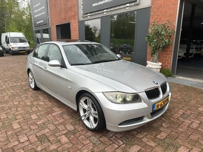 BMW 3-serie 320i Exe AUT, Leer, Navi