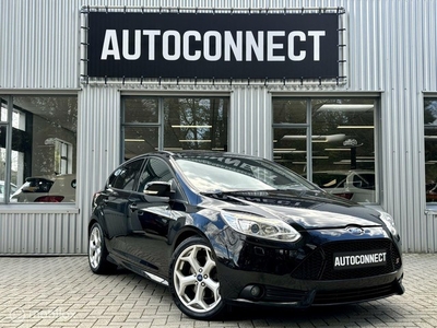 Ford Focus 2.0 EcoBoost ST-2 250 PK, CRUISE, PDC, HALF/LEDER