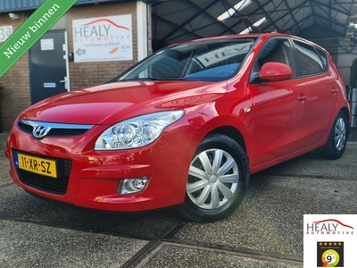 Hyundai i30 1.4i Dynamic2007145dkmAircCruisFerrari rood