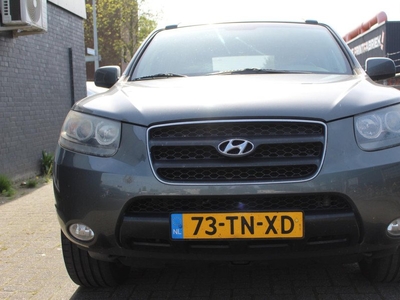 Hyundai Santa Fe 2.7i V6 4WD Style 7p. 189 PK |4X4 | VOL LEDER | STOELVERWARMING | TREKHAAK | CLIMATE CONTROLE |