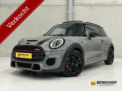 Mini 2.0 John Cooper Works JCW Uitlaat Bucket Seats Panodak Navi HUD Harman Kardon