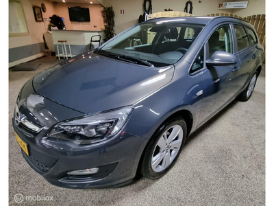 Opel Astra Sports Tourer 1.4 Turbo Business + Navigatie