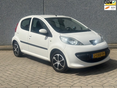 Peugeot 107 1.0-12V