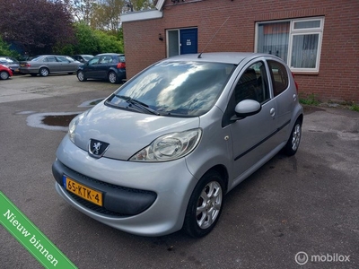 Peugeot 107 1.0-12V XR