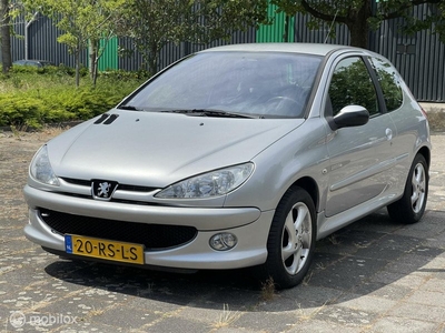 Peugeot 206 1.4-16V Quiksilver/NAP/Clima/Distributie vv