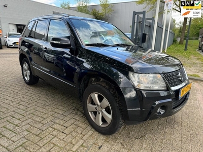 Suzuki Grand Vitara 2.4 Exclusive 4x4 clima, cruise, xenon