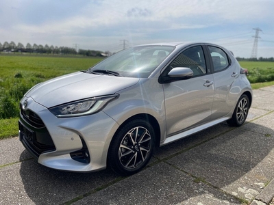 Toyota Yaris 1.5 Hybrid Team, Stoelverwarming, Camera, Parkeersensor voor en achter, Apple carplay, enz,enz