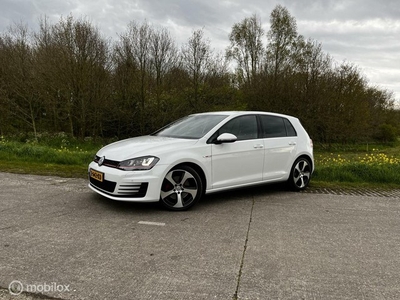 Volkswagen Golf GTI 2.0 TSI GERESERVEERD