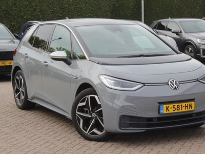 Volkswagen ID.3 First Plus 58 kWh / Camera / Keyless / Matrix LED / Interieurvoorverwarming / 19'' / DAB / 19'' / Navigatie / ACC