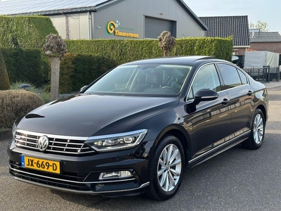 Volkswagen Passat 1.6 TDI Connected Series Plus 2016 Virtual/R-line/Pano/Lmv