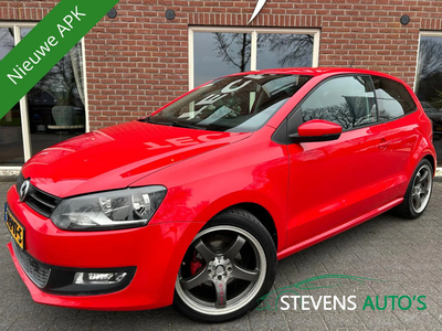 Volkswagen Polo 1.2 TSI Highline NIEUWE APK / AIRCO / NAVIGATIE / CRUISE / LICHTMETALEN VELGEN