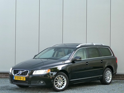 Volvo V70 T4F AUT Summum Schuifdak / Leer / Navi / Bluetooth