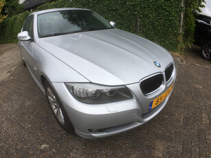 BMW 3-SERIE 318i Business Line navigatie, NL auto, complete historie, NAP deze auto heeft bij de laatste eigenaar altijd binnen gestaan