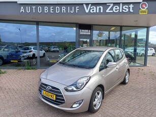 HYUNDAI IX20 1.4i i-Drive, Airco, Elektrische ramen voor, Elektrische spiegels, Radio/CD/Aux/USB, Licht metalen velgen, Centrale vergrendeling met afstandsbediening, Multimedia bediening op stuurwiel ,Armsteun voor en achter, Achterbank in delen inklapbaar, Nette a...