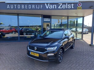 VOLKSWAGEN T-ROC 1.5 TSI Life Business United DSG 150PK, Carplay, Navi, Cruise control adaptief, Digitaal instrumentenpaneel , Climate control, Stoelverwarming, Schuif kantel dak, Nieuwstaat, Incl. BOVAG garantie.