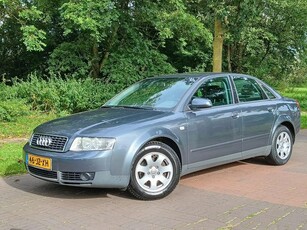 Audi A4 Limousine 2.0 MT (bj 2002, automaat)