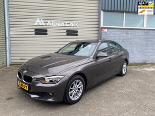 BMW 3-serie 320i Executive Automaat / 184 PK / NAVI /