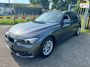 BMW 3-serie Touring 318i Essential Facelift Panodak Camera