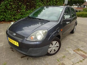 Ford Fiesta MET JAAR APK nieuw kopling