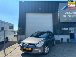 Hyundai I30 CW 1.6i Style NAVI/HALF LEDER/PDC/TREKHAAK/LM