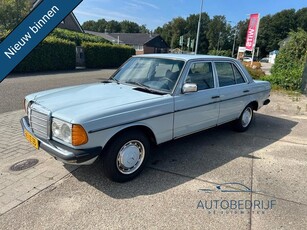 Mercedes-Benz 200-280 (W123) 220 D (bj 1978)