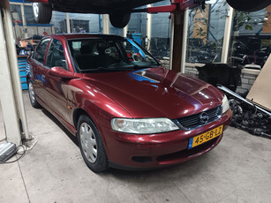 Opel Vectra 1.6 16V 100 PK SEDAN