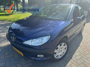 Peugeot 206 1.4 Gentry NIEUWE APK (bj 2000)