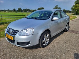 Volkswagen Jetta 1.6 FSI Trendline (bj 2006)