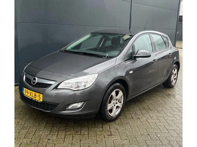 Opel Astra 1.4 100pk S/S Cosmo Climate Cruise Elekt ramen