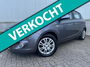 Hyundai I20 Automaat, Trekhaak, Weinig km NL auto... 1.4i