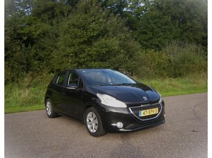 Peugeot 208 1.4 VTi Envy 5-Deurs . Ecc . Navigatie .