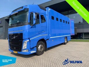 Volvo FH 420 4x2 paardenvrachtwagen 4 zitplaatsen