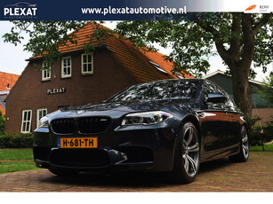 BMW 5-serie M5 DCT. | Historie Compleet | Facelift | Soft-Close | Adaptief | Nappa Interieur | Full Led | Camera | Botspreventie |