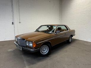 Mercedes-Benz (W123) 280 CE Automaat|Airco|Elektrische ramen|Cruise control