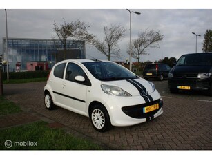 Peugeot 107 1.0-12V XS Airco nieuwe APK